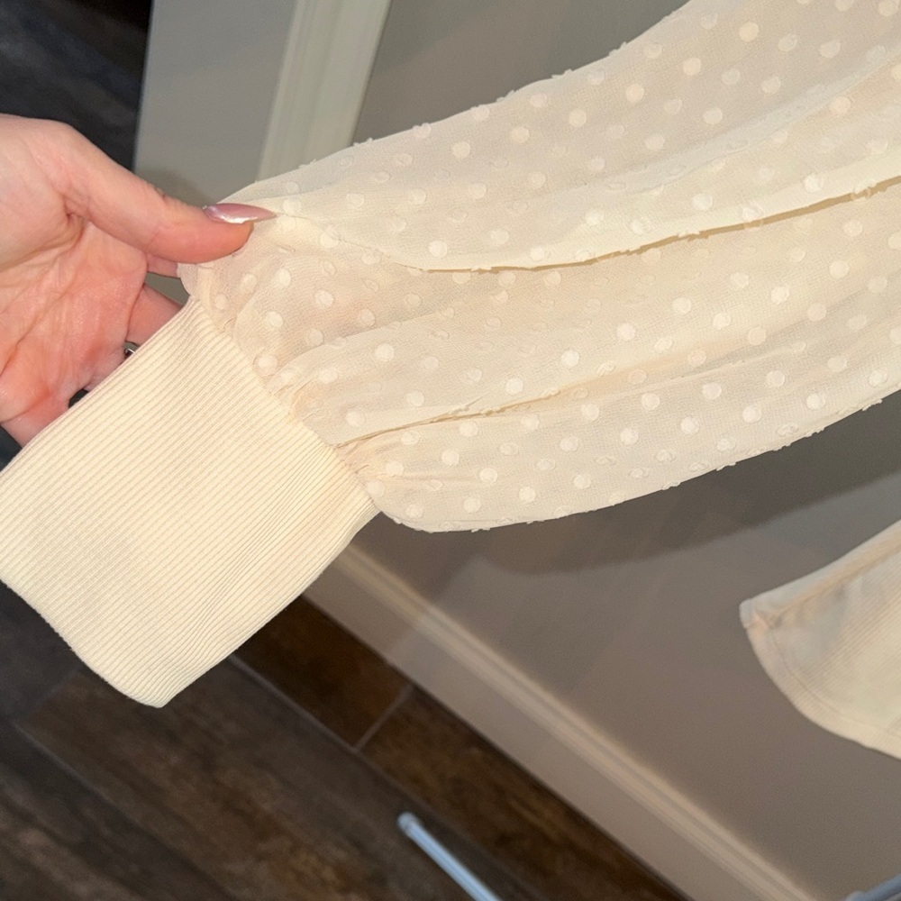 Who What Wear Cream Blouse with Textured Sleeves - Picture 3 of 5